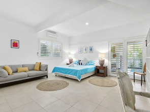 Stunning Sunshine Beach House in Prime Location - 31 Ferguson Street
