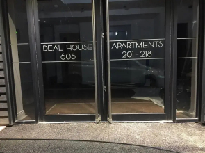 Hotl Aparts At Deal House