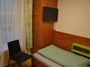 Karlingerhaus Hotel Hostel Home