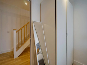 Modern 2 Bed Apartment with Juliet Balcony - DHB STAYS
