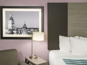 La Quinta Inn & Suites by Wyndham Clarksville