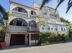 David - 20m From the Beach With Parking - A4