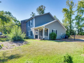 Seneca Escape w/ Screened Patio: Near Lakes!