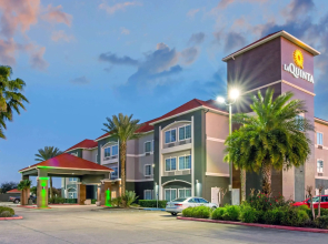 La Quinta Inn & Suites by Wyndham Winnie