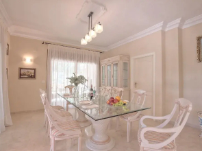 Gorgeous private villa for 10 in Moraira