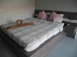 Bee Orchid Pool Villa