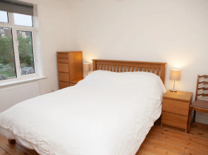 Charming 2 Bedroom House Near City Centre
