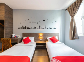 OYO 429 Sunlight Hotel