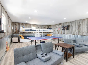 Private Lakefront Pool, Amazing Dock Sleeps 26