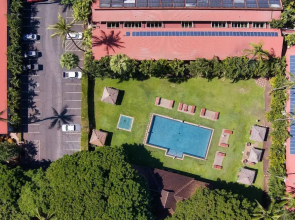 Aina Nalu 2bd/2ba 2 Bedroom Condo by Redawning