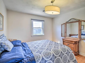 Spacious Chesapeake Home w/ Pool Table!