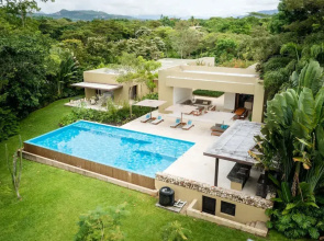 w Amazing 4BR Villa at Mesa de Yeguas