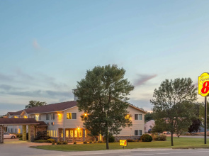 Super 8 by Wyndham Cresco IA