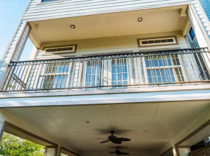 Spacious Kemah Boardwalk Townhome