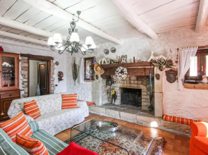 Amazing Home in Fragneto Monforte With Wifi, Private Swimming Pool and 4 Bedrooms