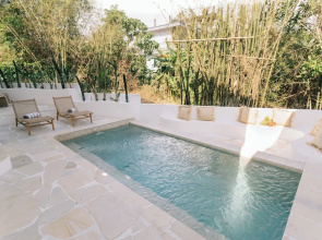 Boho Retreat 3BR Enclosed Lounge 5min Beach