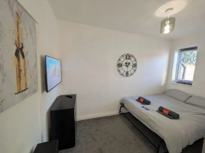 1-bed Retreat - Hot Tub, Private Garden & Bbq