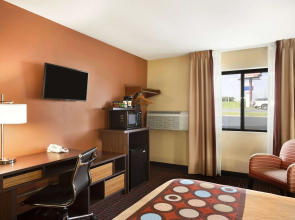 Super 8 by Wyndham Alton