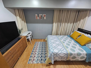 Casa Rosa2 2BR Loft in BGC With 55" Smart TV & 5 pax
