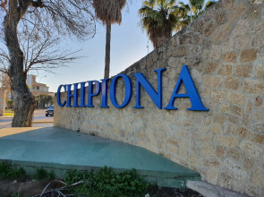 Casa con jardín privado cerca de la playa, para descansar y relajarse