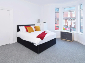 Townhouse @ 272 Walthall Street Crewe