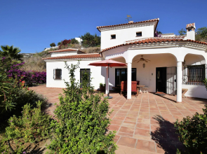Comfortable luxury villa with private swimming pool and sea view