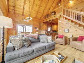 Elevated Cabin Bordering Smoky Mountain Nat'l Park