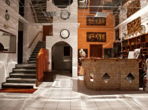Saron Hotel