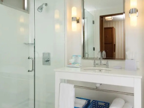 Отель Four Points by Sheraton Sharjah