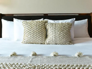 Immaculate Design Coupled With First-class Amenities Penthouse