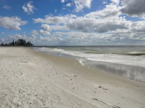 Sandy Shores Condo Across From Johns Pass!