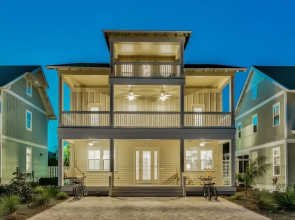 Camino de la Playa 4 Bedroom Holiday Home by Five Star Properties