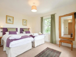 Countryside Escape - The Night Owl