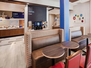 Holiday Inn Express & Suites Staunton by IHG