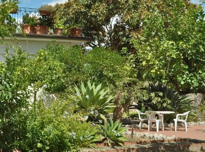 Seafront Apartments Garden House