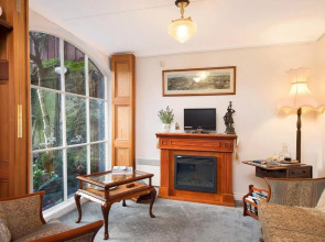 Atrium Apartment Bed & Breakfast