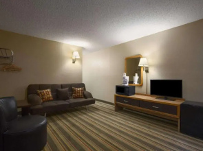 Super 8 by Wyndham Blackwell