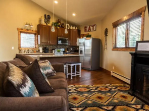 Spacious 2nd story loft with awesome views