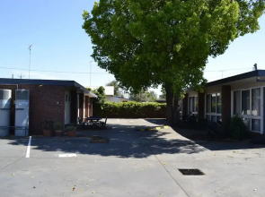 Kardinia Park Motel