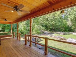 Romantic Mountain View Cabin Rental Near Downtown!