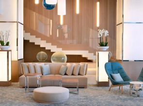 Отель Holiday Inn & Suites Dubai Festival City an IHG