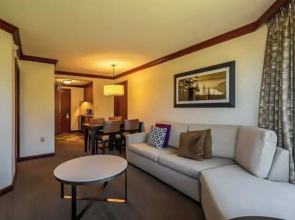 Sweeping Views & Access to Slopes: Everline Condo