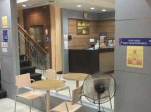 OYO 817 Vista Apartelle