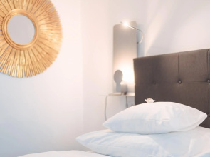 Deluxe Suite with air conditioning and private parking in the city centre and view