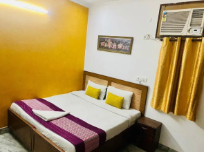 Goroomgo White Elephant Inn Noida