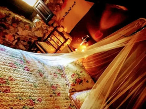 Room in Guest Room - Romantic Getaway to Valeria