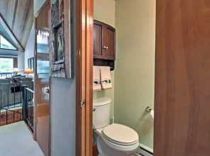 Year-round Fun in Beech Mountain! Condo w/ Balcony