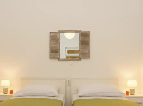 Comfortable Modern Studio With Shaded Patio