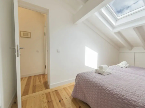 Artistic-White Flat