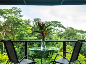 Tiki Villas Rainforest Lodge & Spa